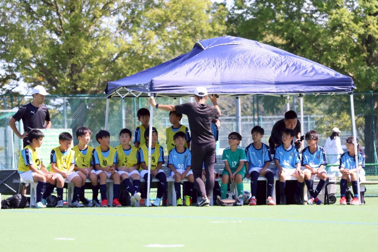 写真:コーチが声をかける場面