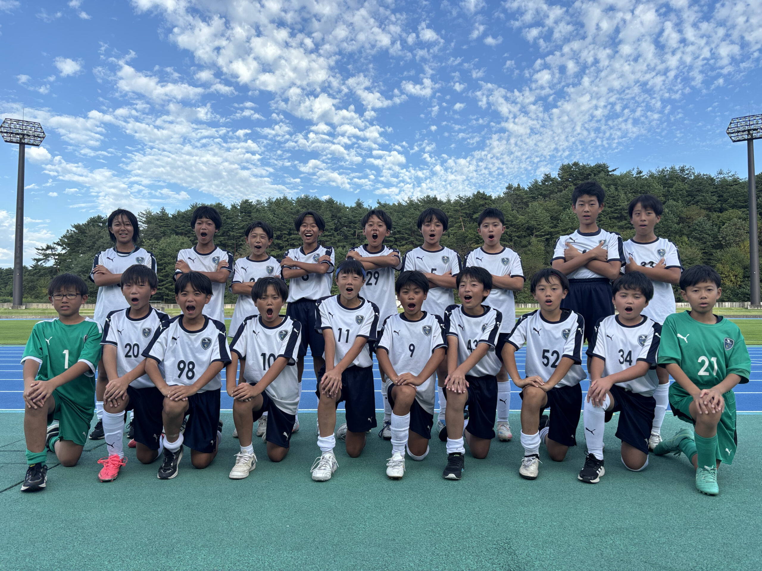 写真:優勝したときの記念写真(横長)