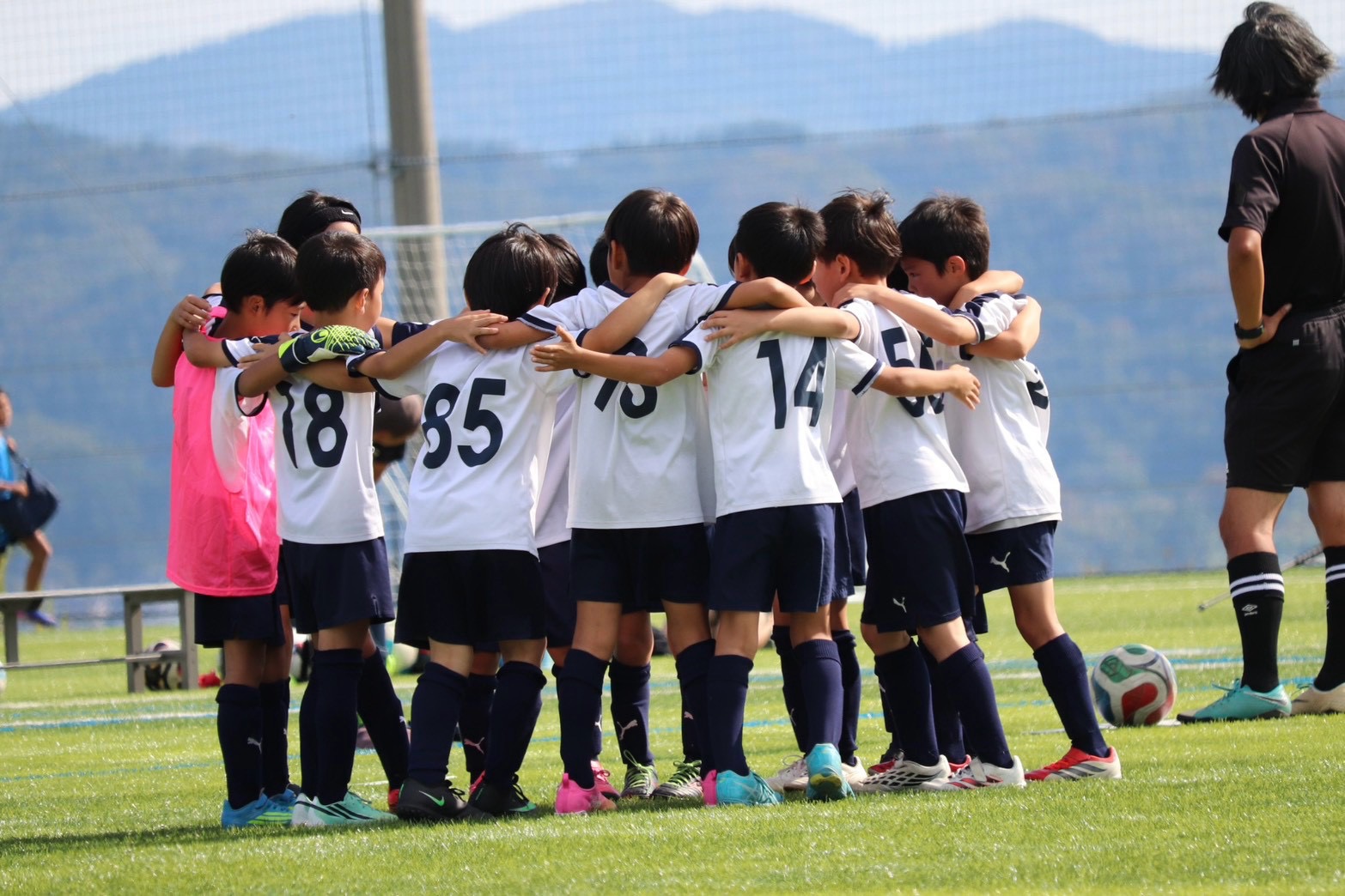 写真:体験で笑顔の子どもたち(トップ全面)